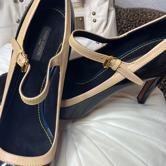 LOUIS VUITTON Mary Janes - Picture 2 of 12